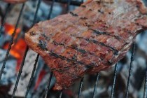 كيف تتبلين اللحم للشوي على الفحم